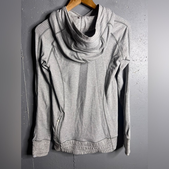 Lululemon “Think fast” hoodie in gray.  Size 8 - Picture 3 of 10
